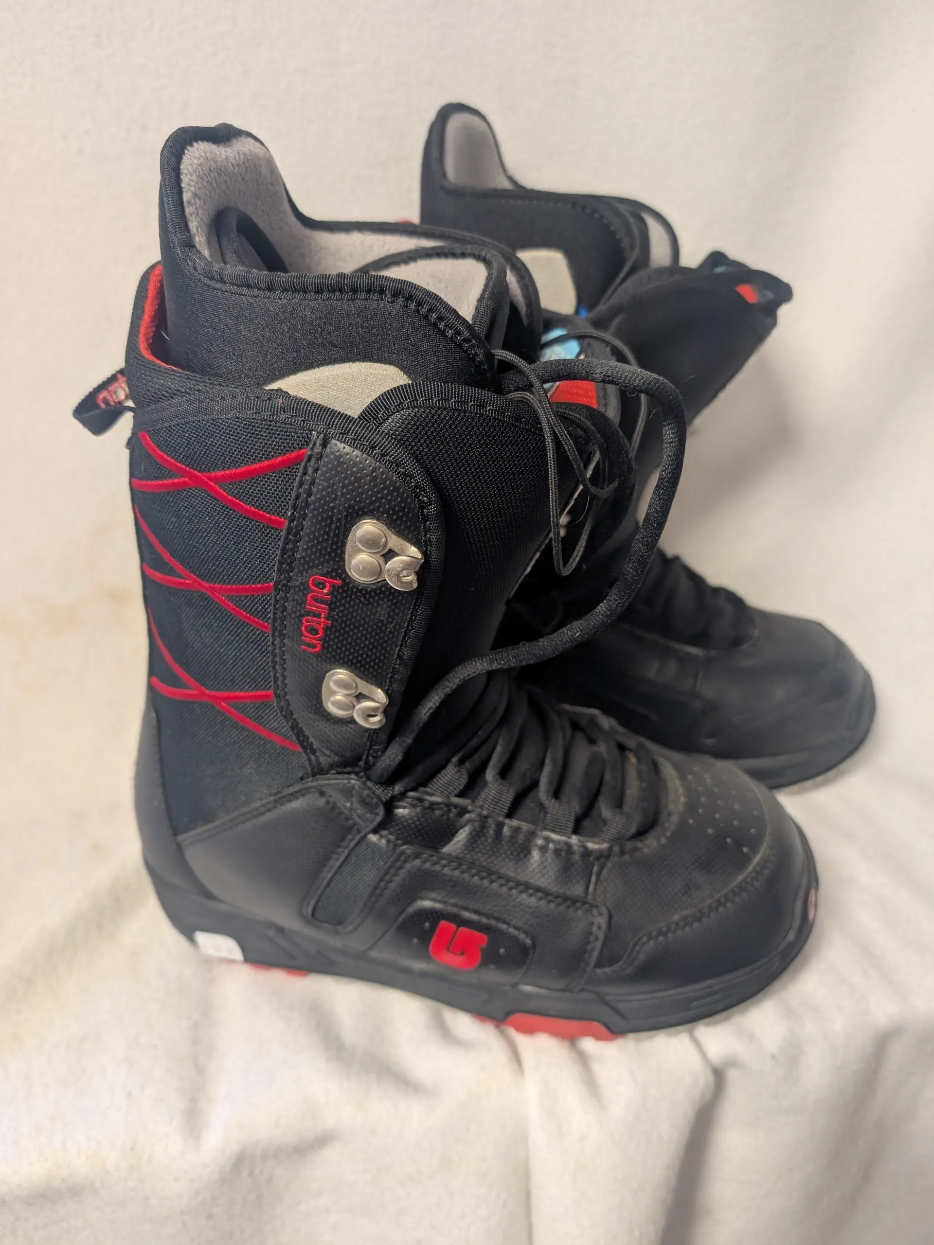 Burton Moto Lace-Up Snowboard Boots Size 6.5 Color Black Condition Used