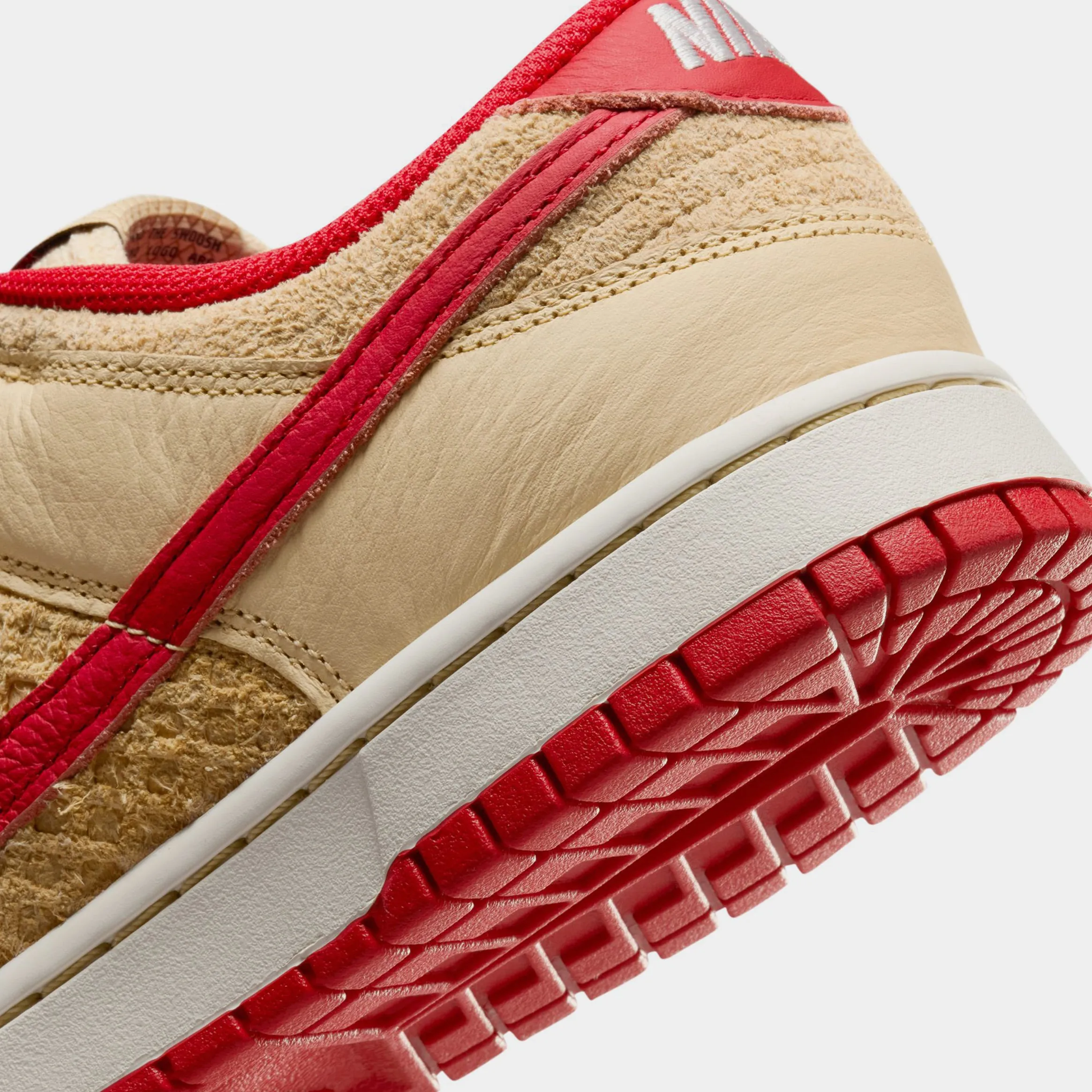 Dunk Low Retro SE Strawberry Waffle Mens Lifestyle Shoes (Pale Vanilla/University Red/Sail/Wheat)