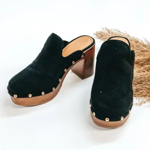 Groovy State of Mind Heeled Clog Mules in Black