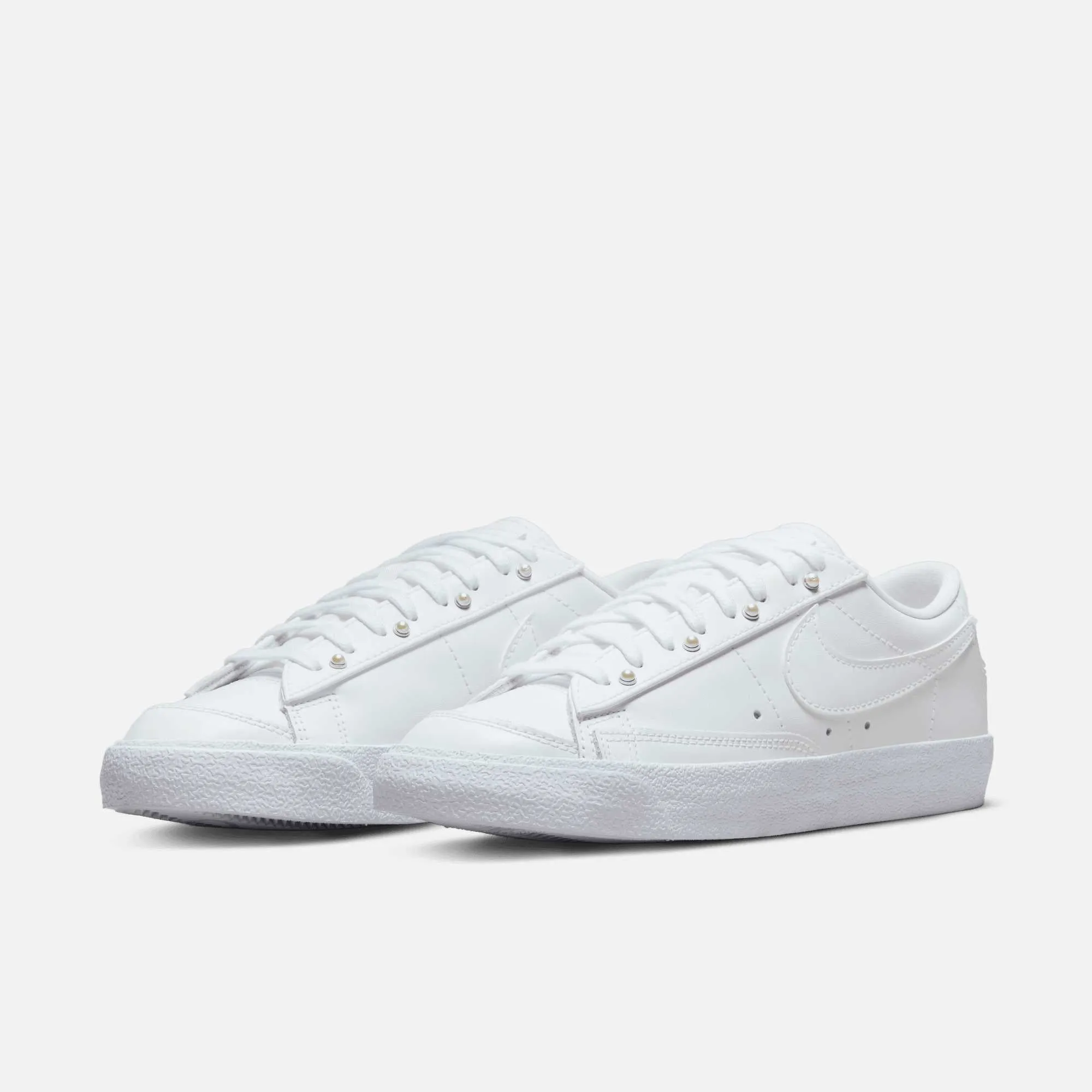 Nike Women's Blazer Low '77 SE Pearl Eyelet