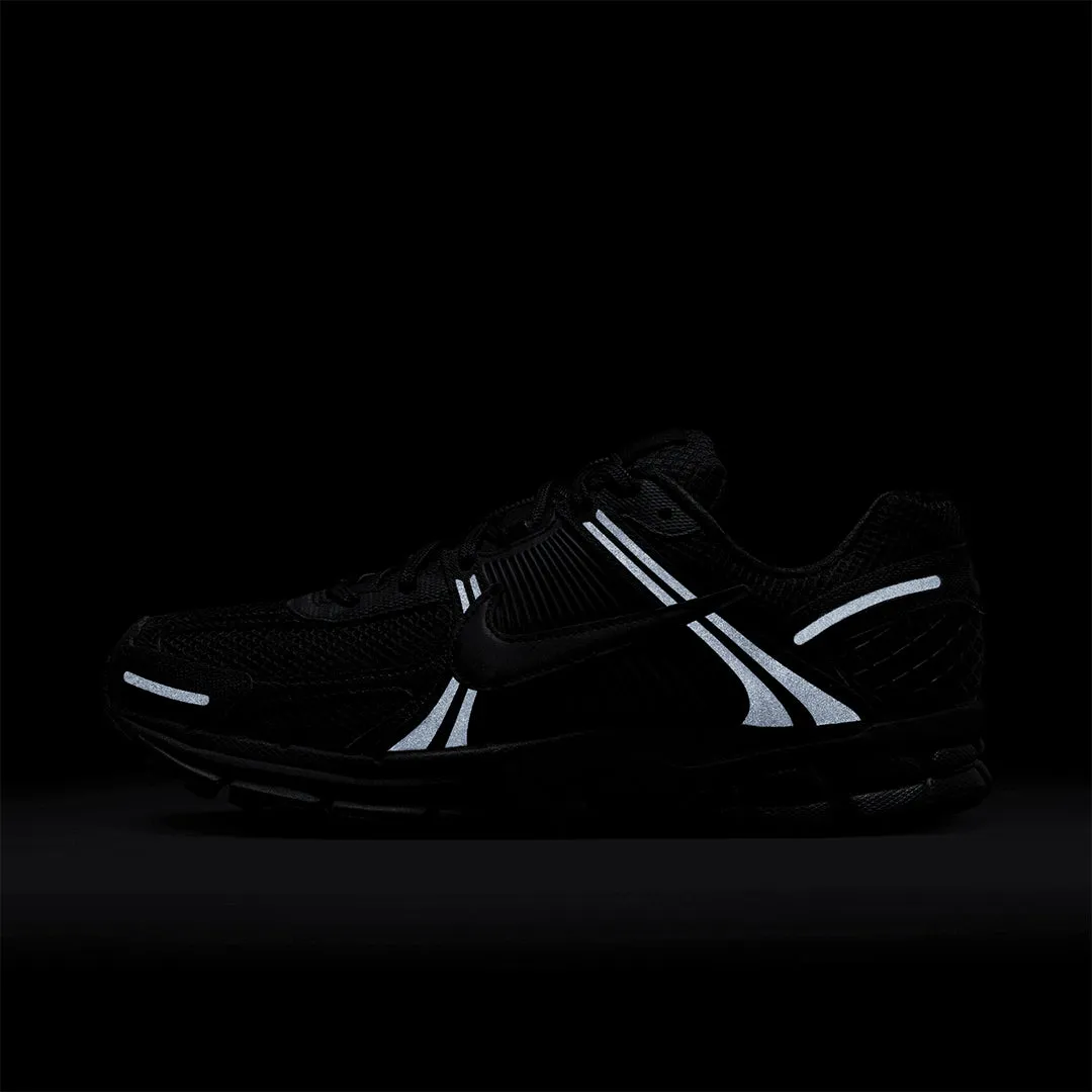 Nike | ZOOM VOMERO 5  { BLACK/BLACK