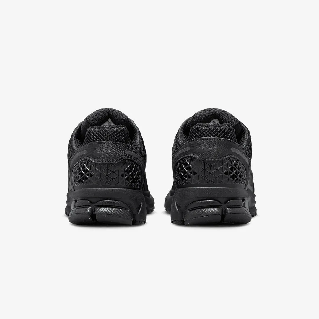 Nike | ZOOM VOMERO 5  { BLACK/BLACK