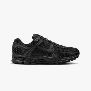 Nike | ZOOM VOMERO 5  { BLACK/BLACK