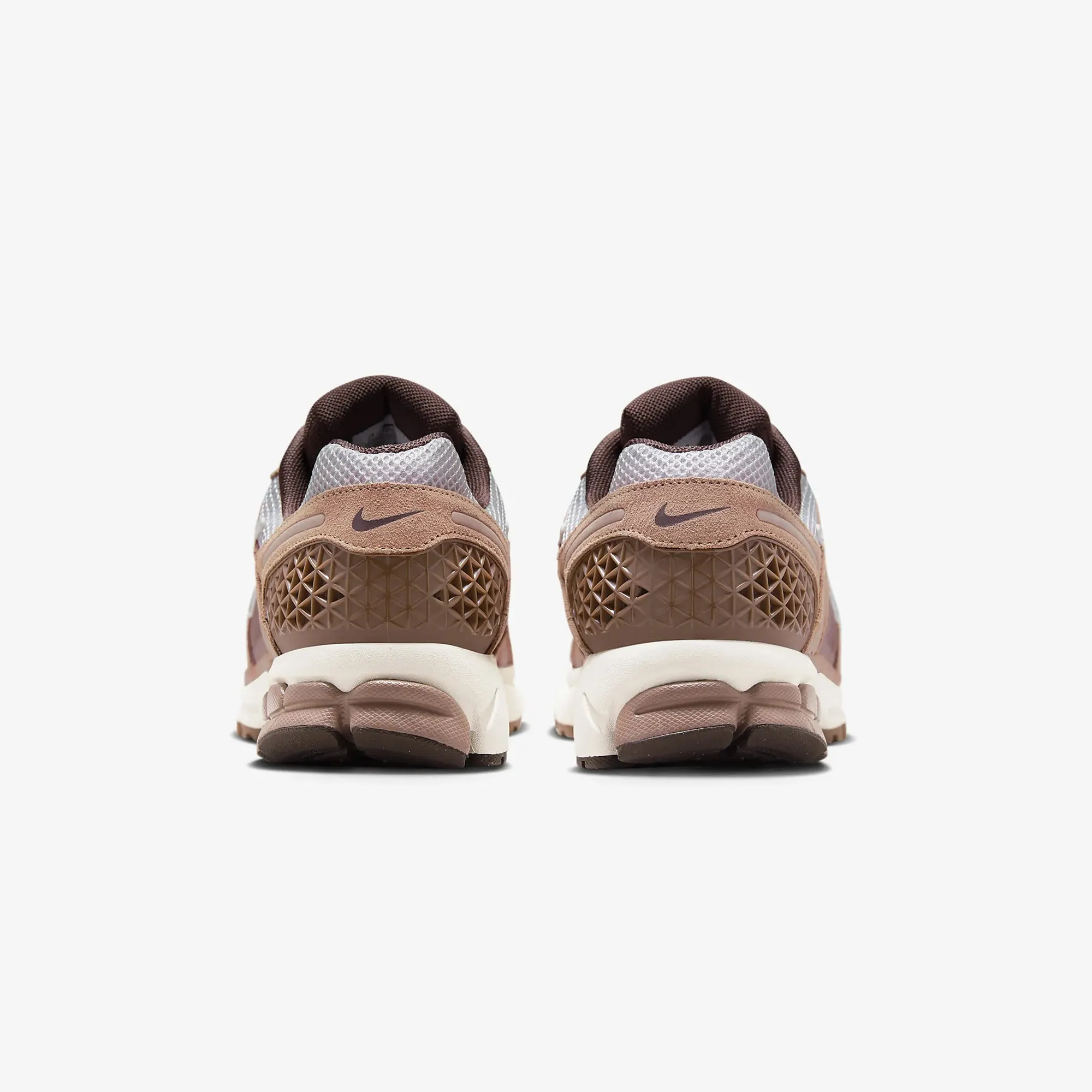 Nike | ZOOM VOMERO 5  { DUSTED CLAY/EARTH-PLATINUM VIOLET