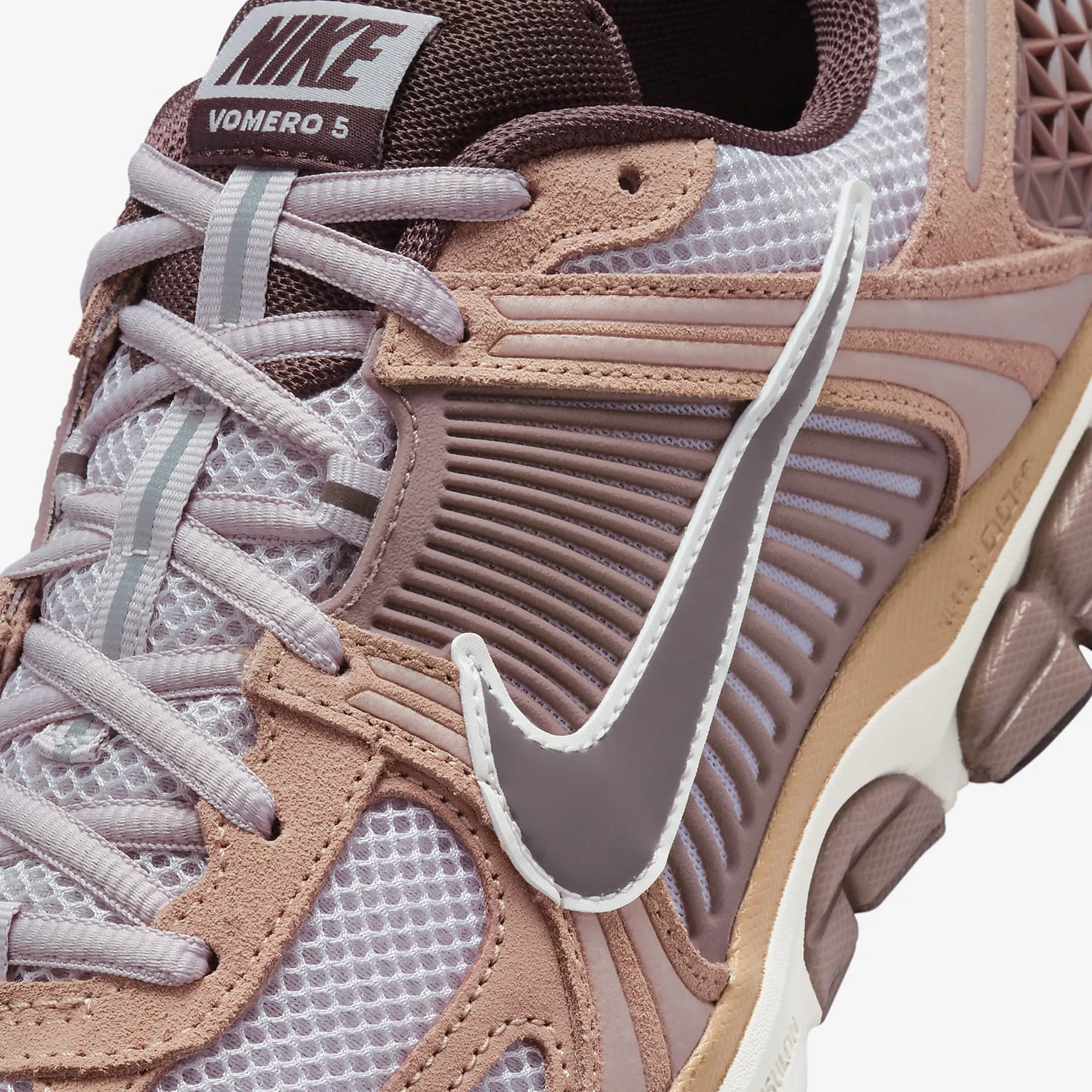 Nike | ZOOM VOMERO 5  { DUSTED CLAY/EARTH-PLATINUM VIOLET