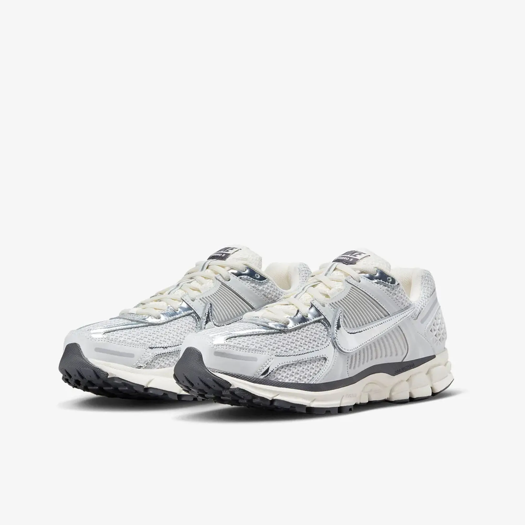 Nike | ZOOM VOMERO 5  { PHOTON DUST/CHROME-GRIDIRON-SAIL