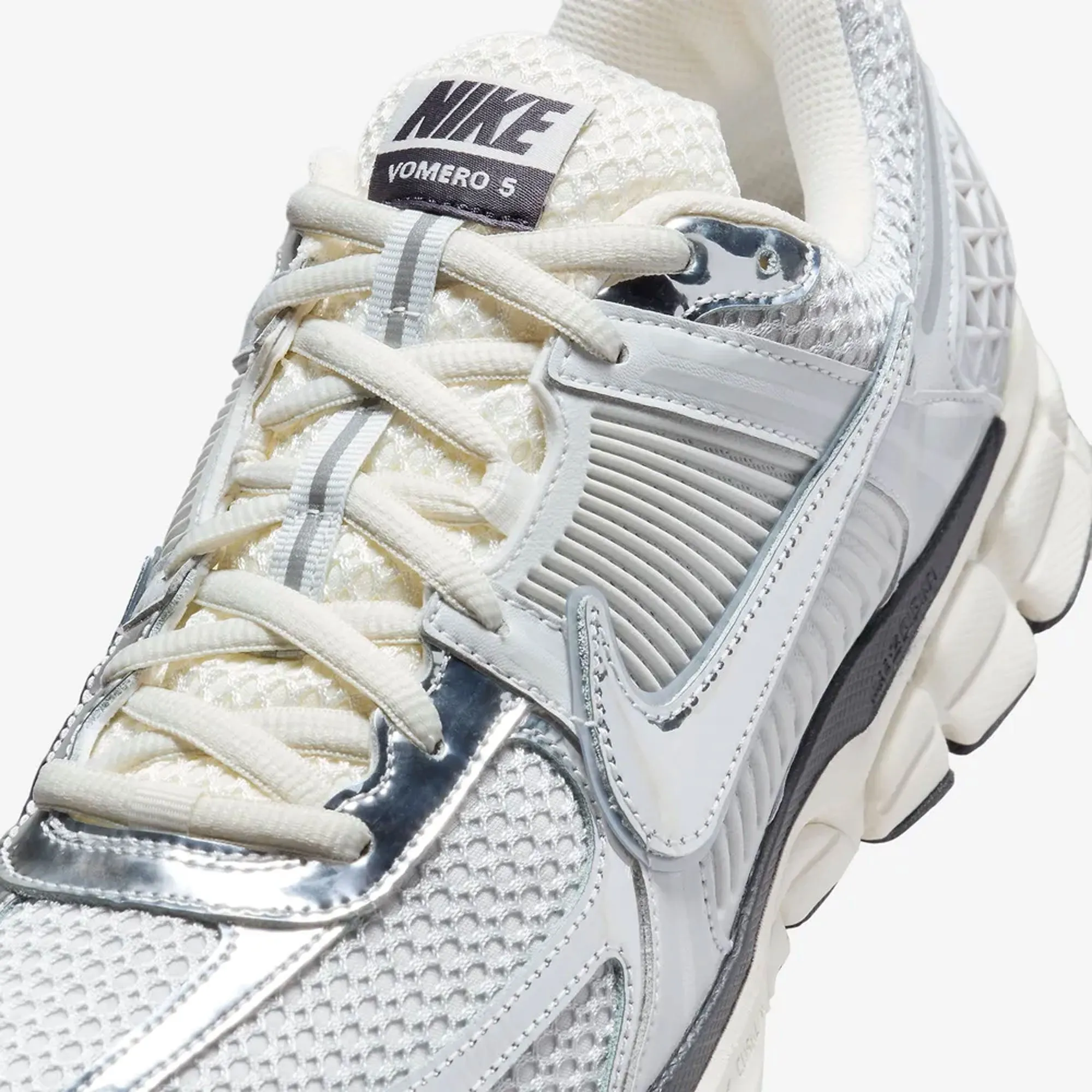 Nike | ZOOM VOMERO 5  { PHOTON DUST/CHROME-GRIDIRON-SAIL