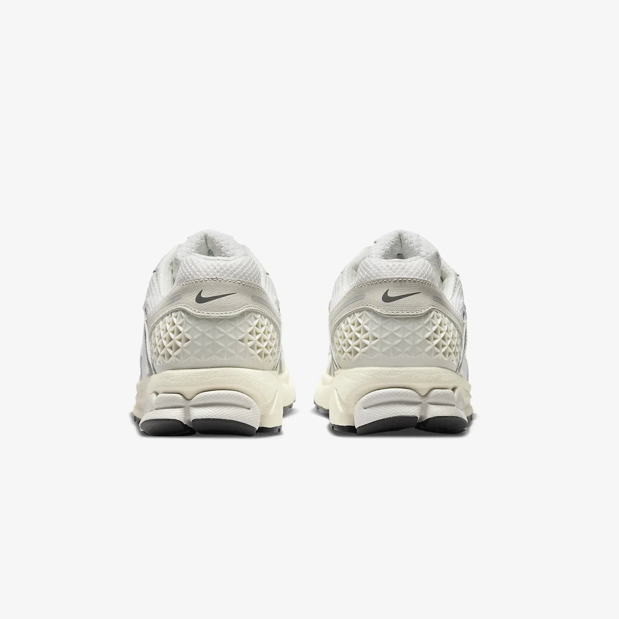 Nike | ZOOM VOMERO 5 SE  { PLATINUM TINT/PHOTON DUST-CASHMERE