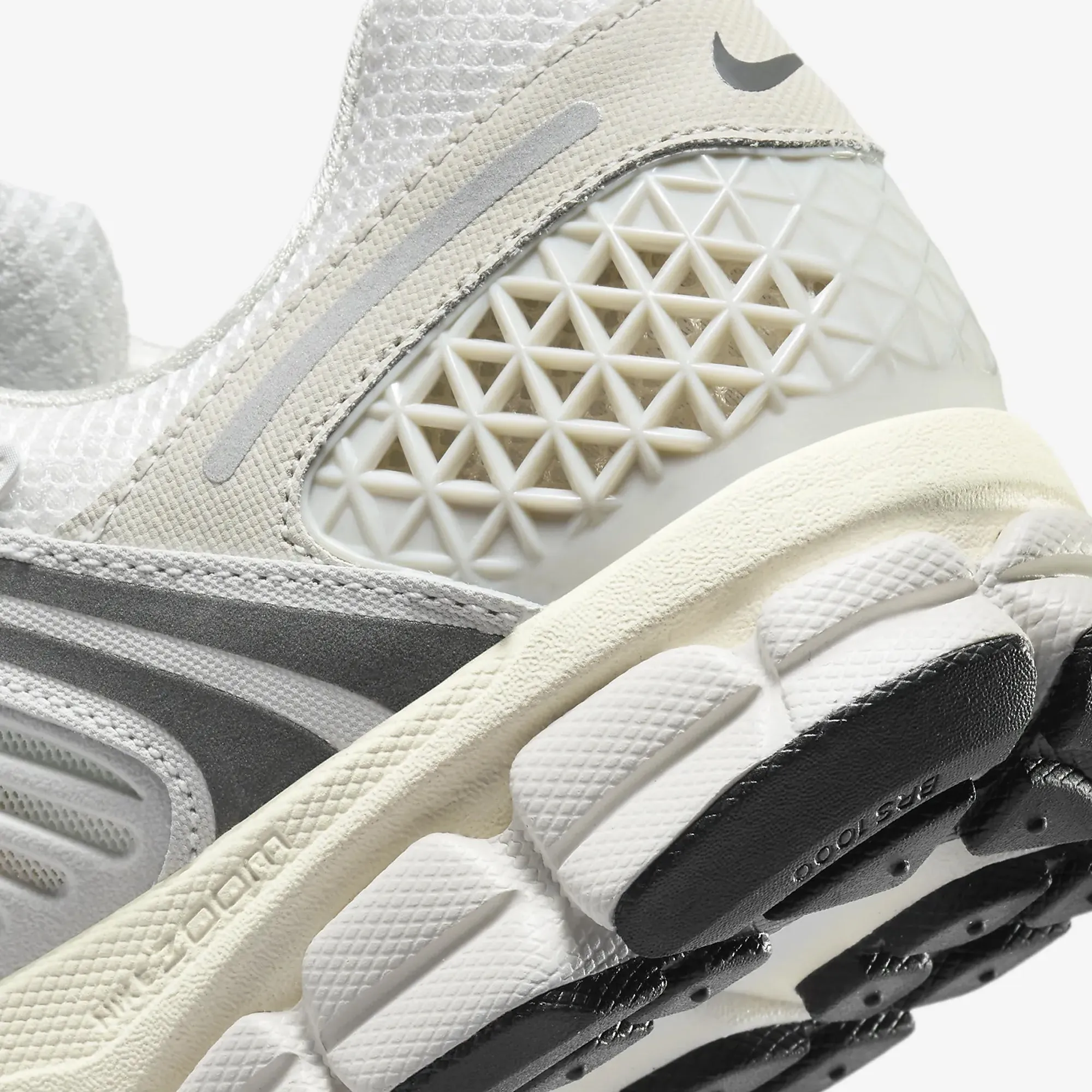 Nike | ZOOM VOMERO 5 SE  { PLATINUM TINT/PHOTON DUST-CASHMERE