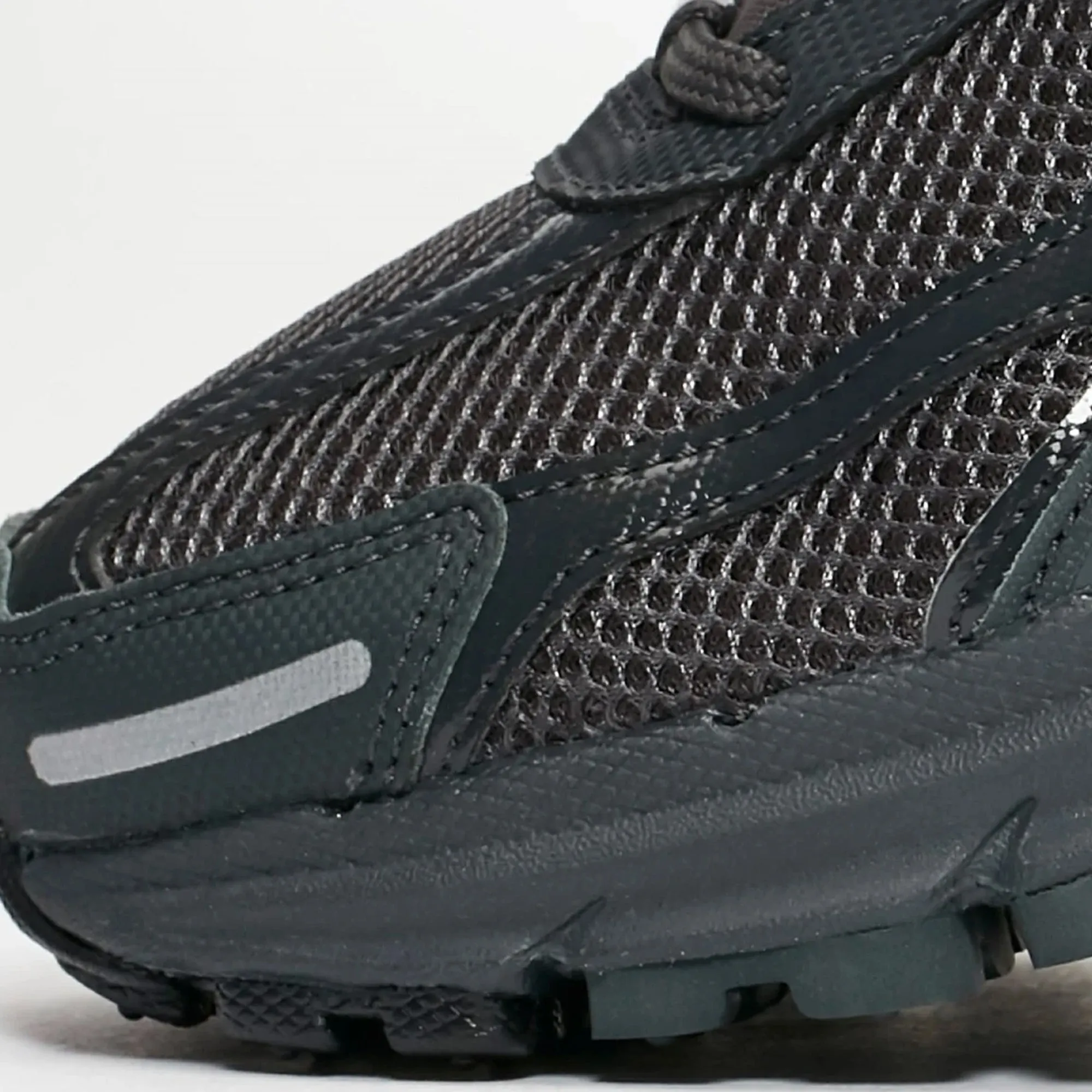 Nike | ZOOM VOMERO 5 SP  { ANTHRACITE/ANTHRACITE-BLACK-WOLF GREY