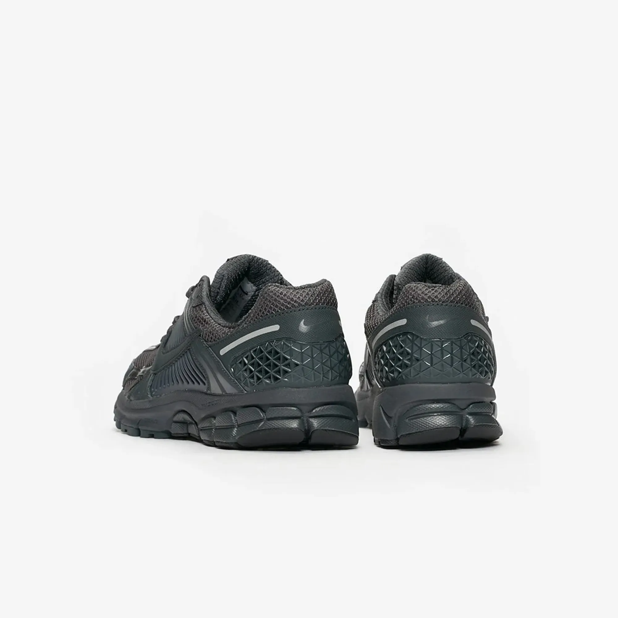 Nike | ZOOM VOMERO 5 SP  { ANTHRACITE/ANTHRACITE-BLACK-WOLF GREY