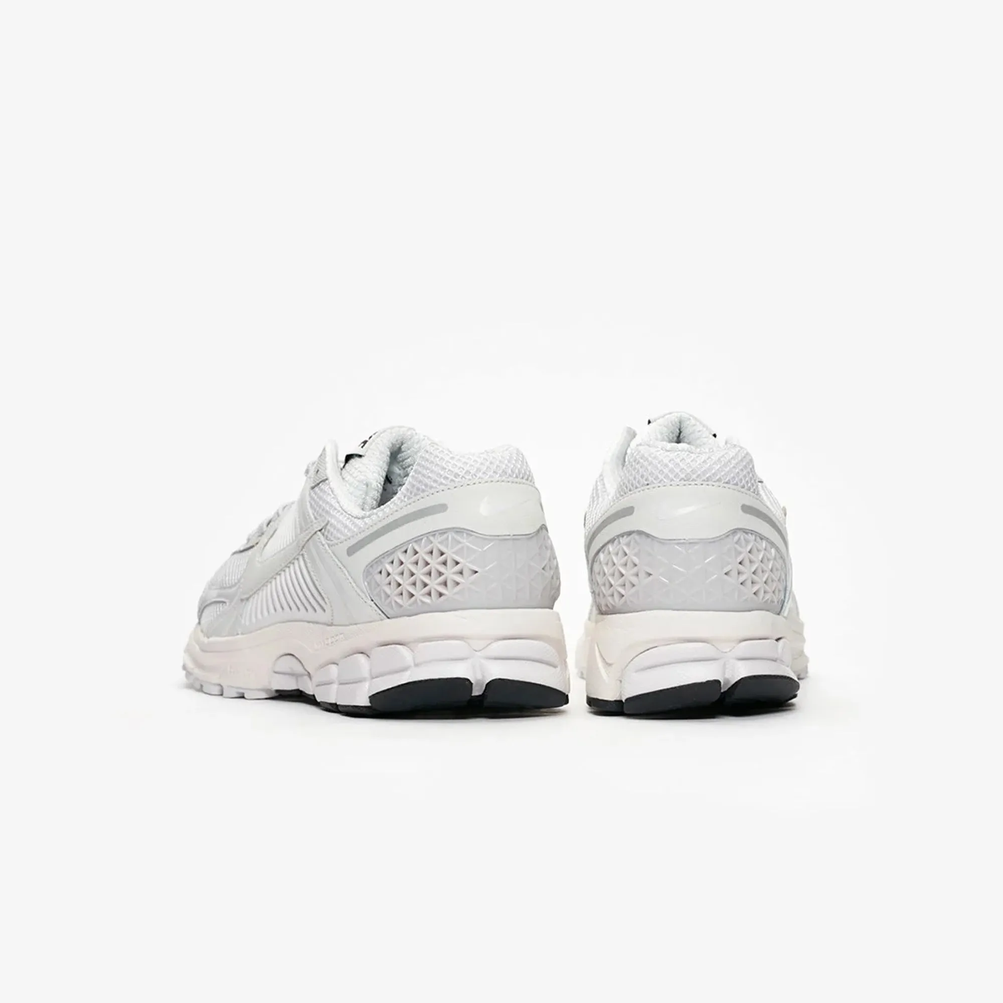 Nike | ZOOM VOMERO 5 SP  { VAST GREY/VAST GREY-BLACK-SAIL