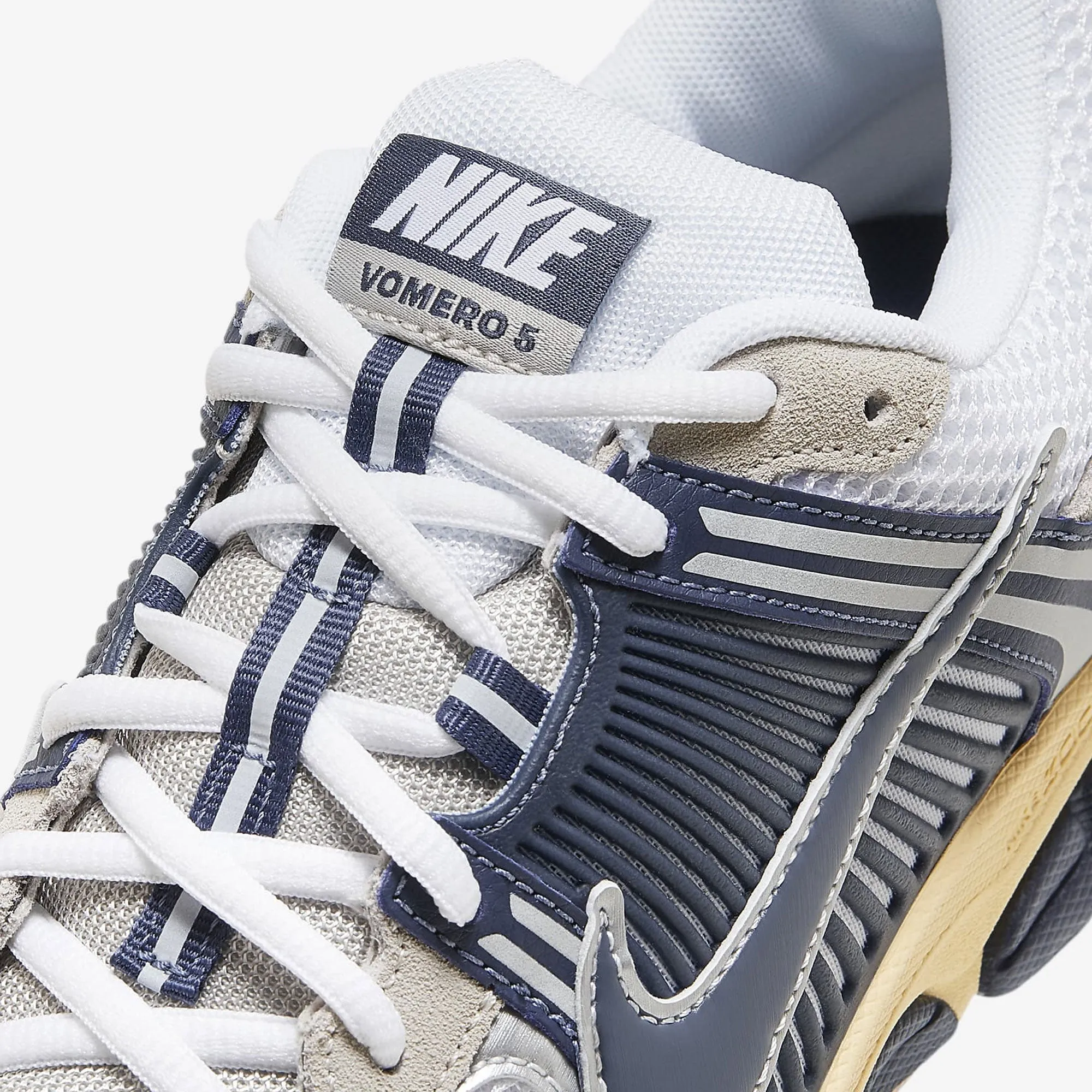 Nike | ZOOM VOMERO 5  { WHITE/THUNDER BLUE-CREAM II