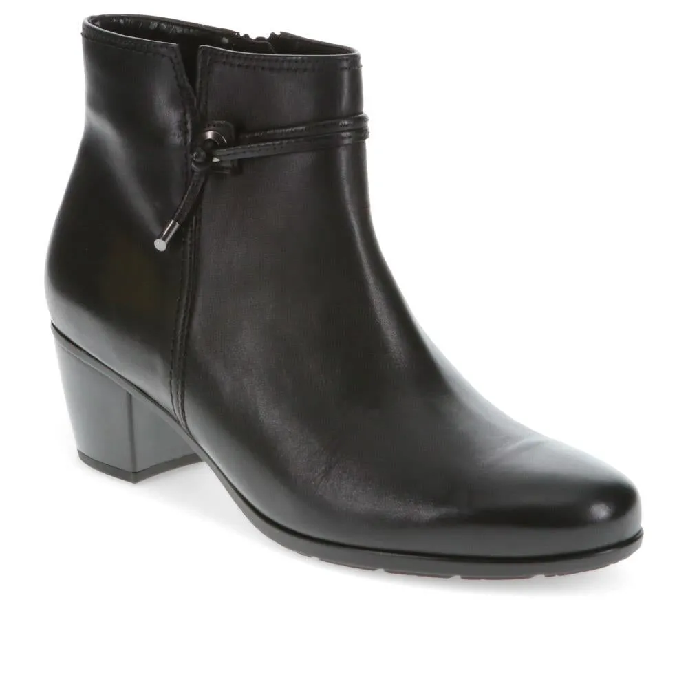 Zip-Up Leather Ankle Boots - GAB40528 / 326 334