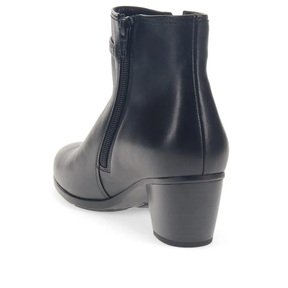 Zip-Up Leather Ankle Boots - GAB40528 / 326 334